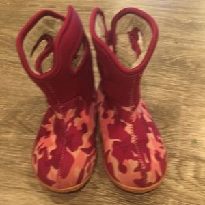 Girls size 9 baby bogs